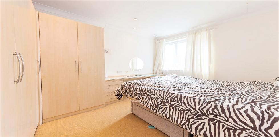 Modern Apartment Cornmow Drive, Dollis Hill